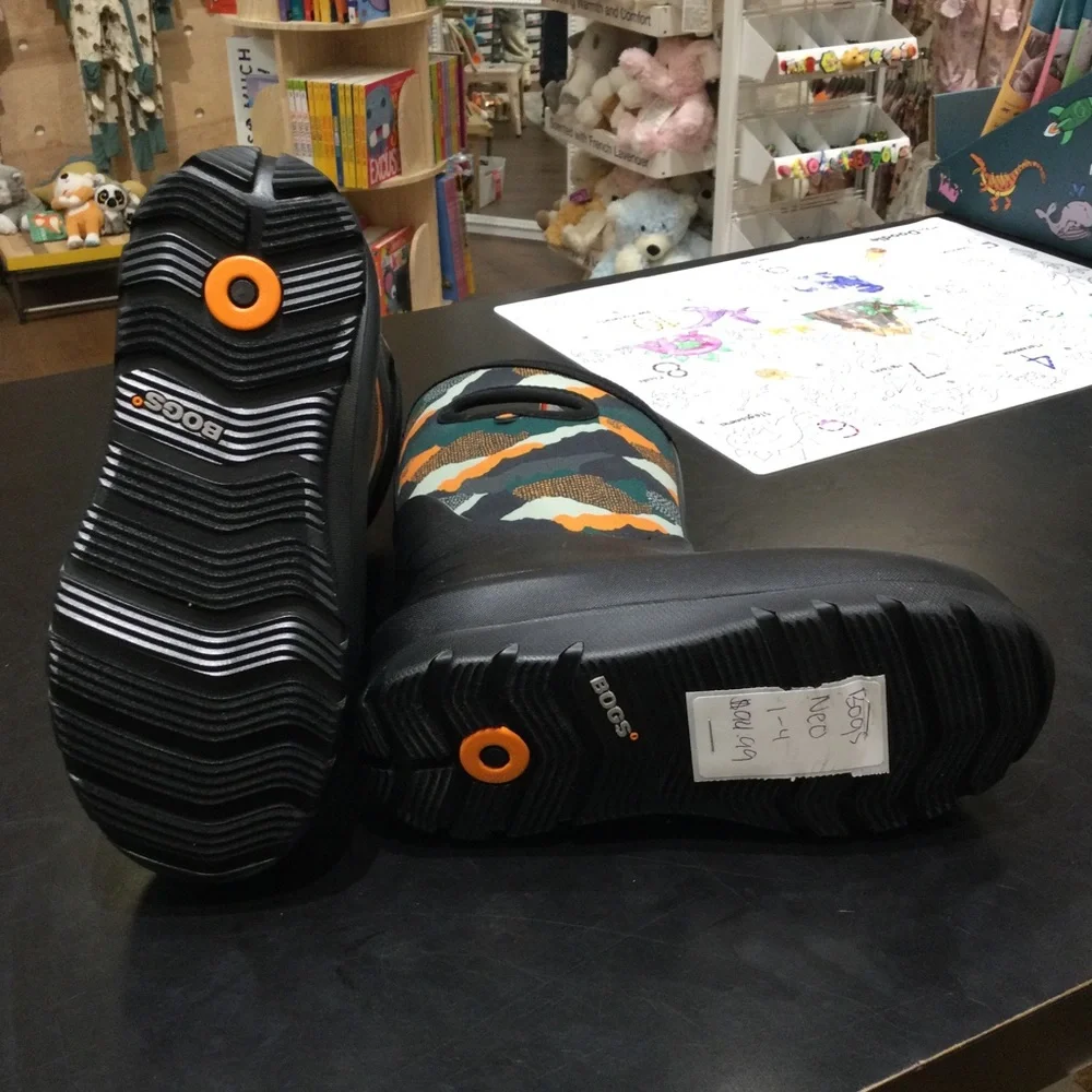 Bogs Neo Classic NIB NWT
